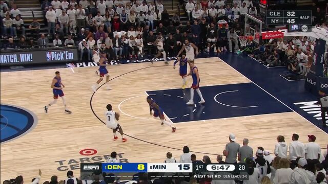 约基奇炮弹长传策动快攻 波普直插篮下从容上篮命中