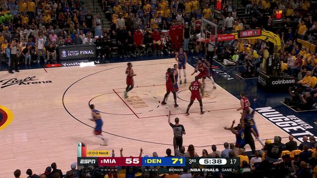 文森特飞身观众席救球反送穆雷手中 波普大空位三分飙进让热火球迷一脸绝望