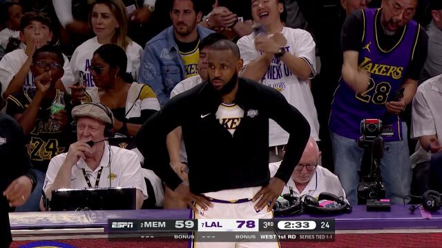 防怕了！3J不敢动浓眉趁势转身杀入禁区挂筐暴扣