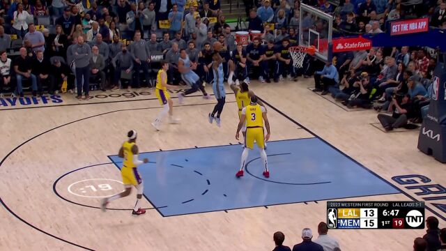 真就靠自己解决问题 莫兰特撕裂防守冲击禁区连取四分充分展现个人能力