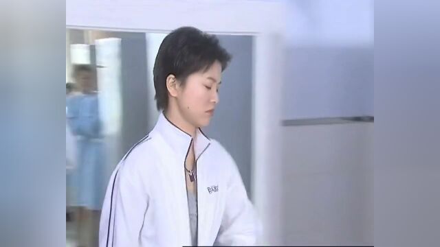 美女为证明自己是女生,竟要脱掉衣服