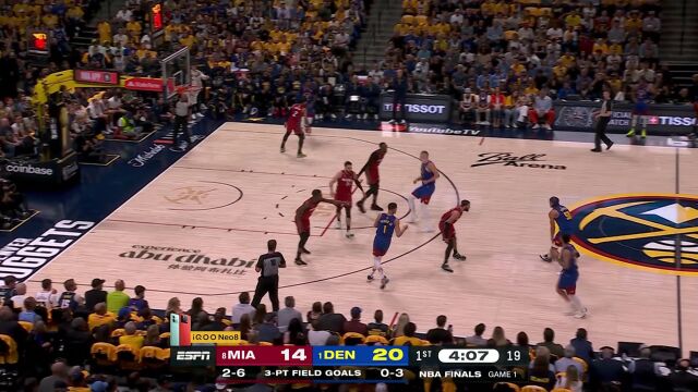 王猛：掘金球球往篮下打呀 就是要用身高欺负你