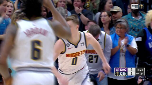 不遑多让还你一个 布劳恩杀进篮下暴扣得手