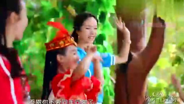 《我们来了》新疆开榨节,众女神赤脚上阵踩葡萄!