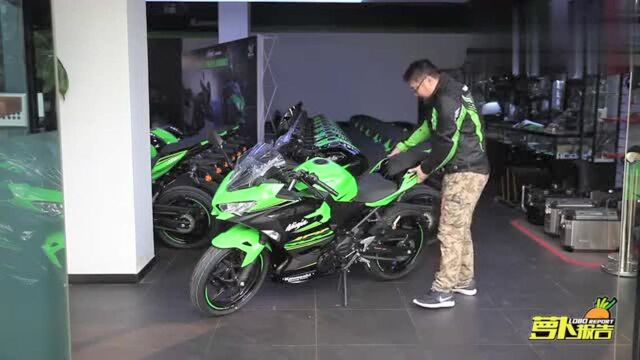 热门小跑车—Kawasaki忍者400到店抢先测|照摩镜