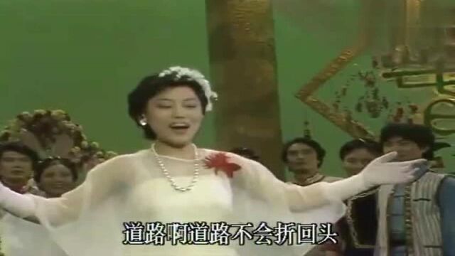 1987年春晚胡晓晴演唱《春天的钟》