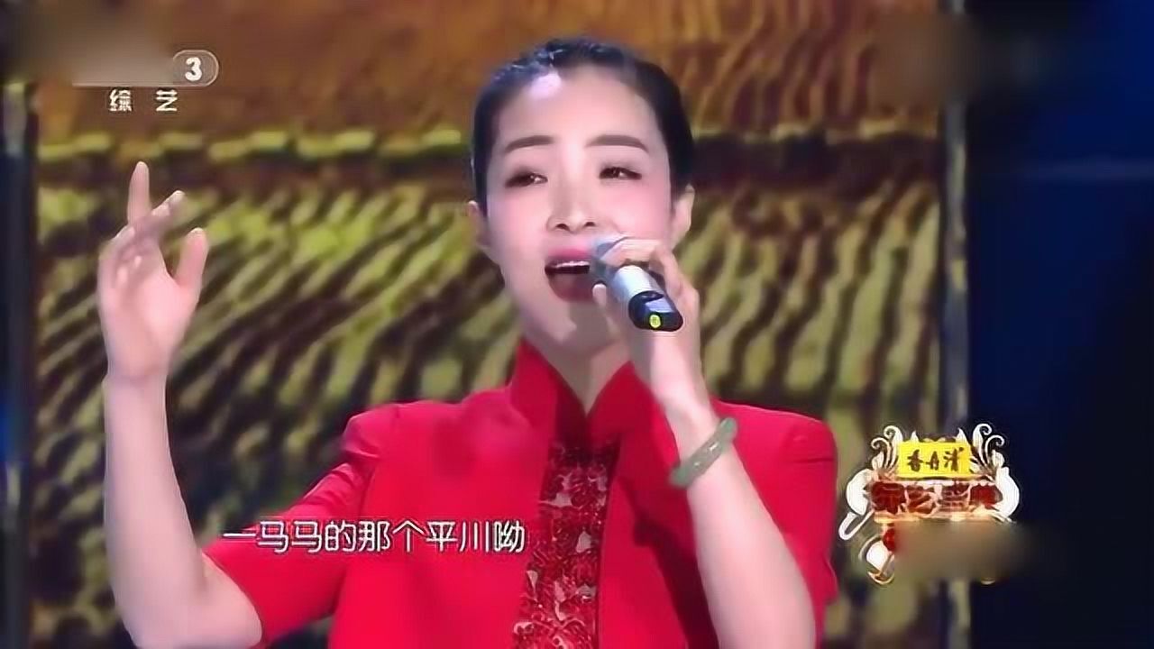 王小妮现场演唱歌曲圪梁梁观众掌声雷动实在是太好听了