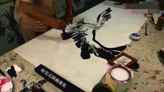 国画作品欣赏:写意水墨画雄鹰展翅,画的活灵活现