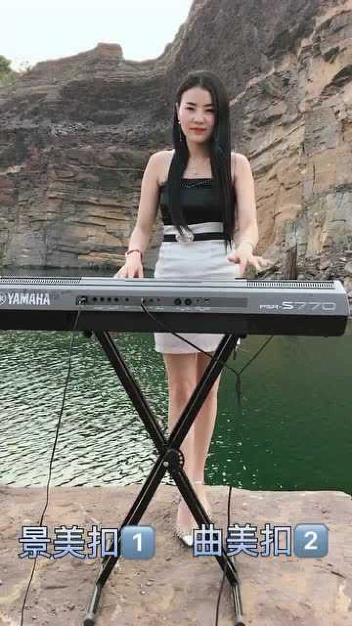 抖音爆火的韩国女贝斯手智仁长得好看还这么有才艺太赞了