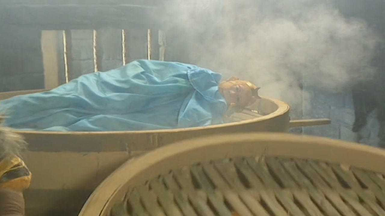唐僧师徒四人被装进大蒸笼妖怪加火开始蒸
