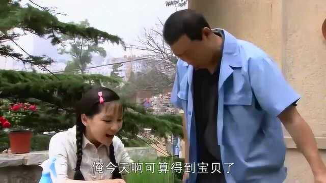 农村女孩把麦子当宝贝,还起了一个名字,男子听后顿时笑了!