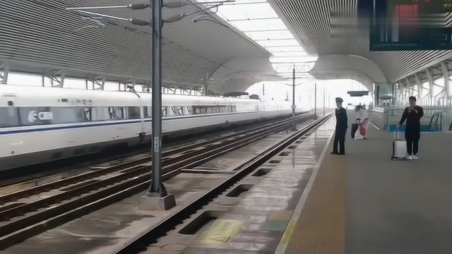 中国高铁:CRH380A2725担当G2910 G2907次列车执行高速通过