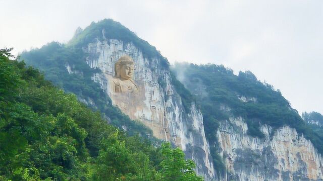 瓮安江界河,一座大山上隐现佛祖头像,正对面就是“乌江天险”