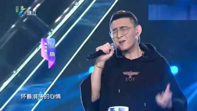 一首《边走边爱》被他唱出不一样的韵味,我喜欢这种的歌曲