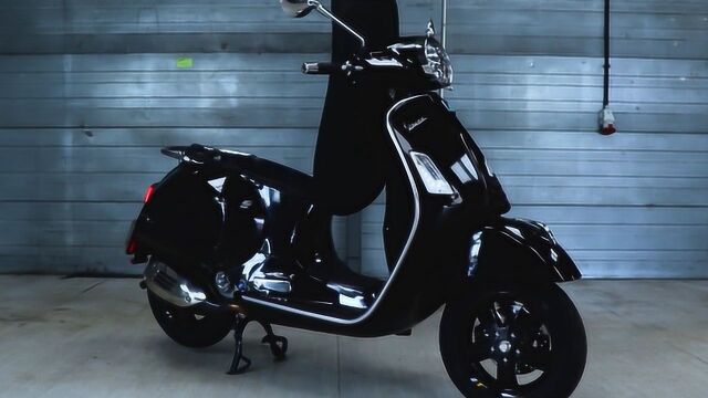 实拍踏板摩托车中的劳斯莱斯vespa300,改款车后更加奢华