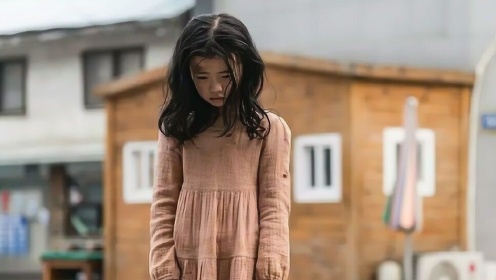 韩国经典电影:问题女孩解救被家暴儿童,善良从来不在表面!