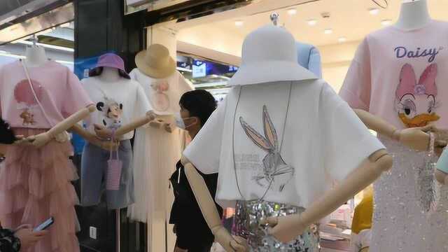 网店店主:广州女装批发市场,流行重工钉珠t恤