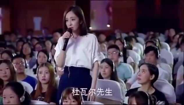 翻译官:女学霸提出问题,翻译官差点没能翻译出来,扎心了!