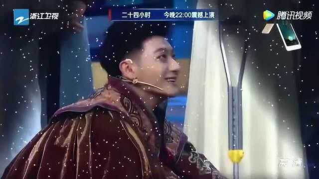 杨幂现场秀大长腿,劈叉惊艳全场,直接把一旁王祖蓝看愣了