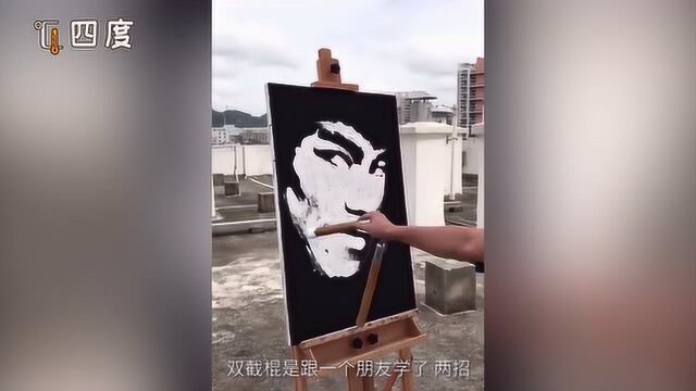 因热爱画画和双截棍 男子创新作画 李小龙用双截棍画出来