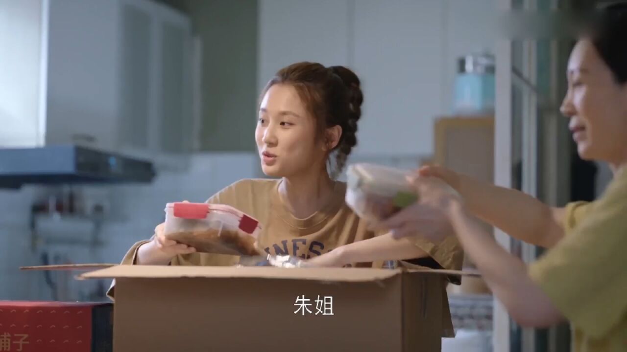 鸿鸿可真是幸福小孩,妈妈每周都给寄东西,朱姐羡慕了