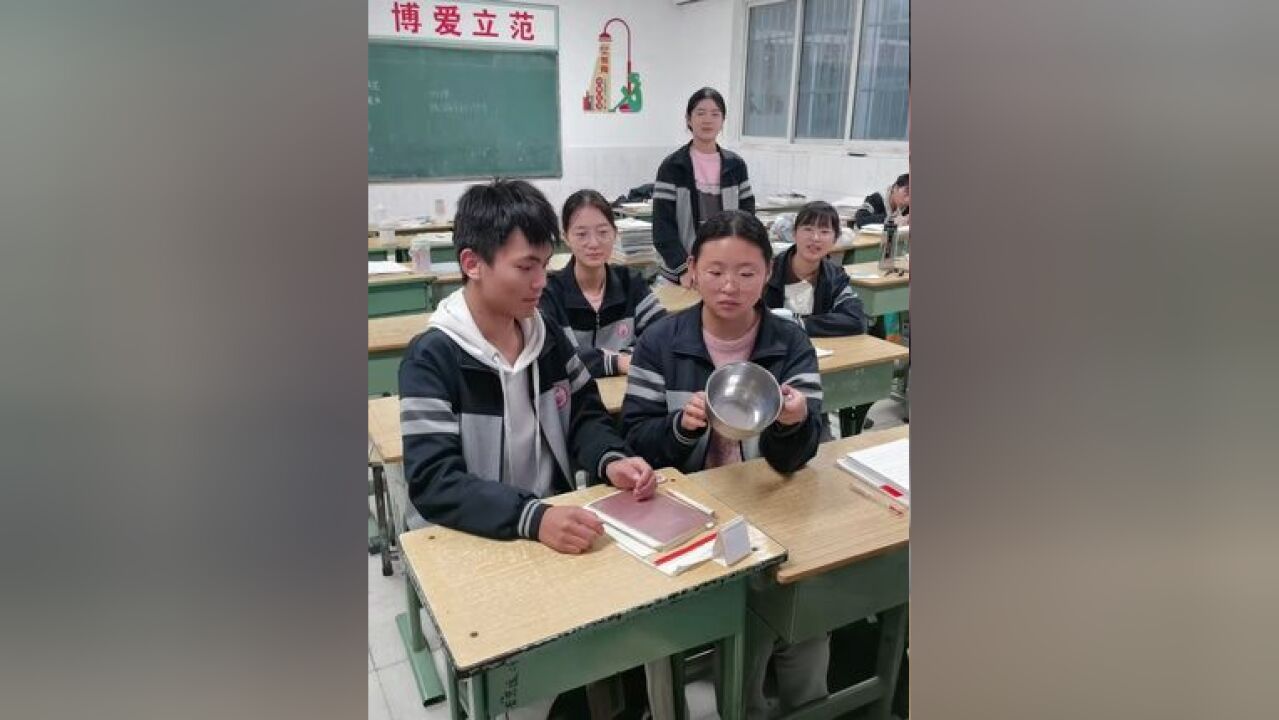 课间娱乐减压防抑郁 下课就发疯 课间一群小戏精又