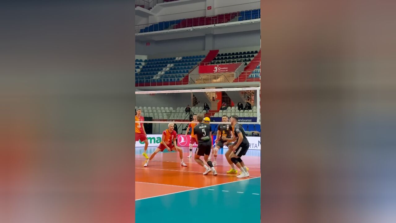 Volleyball!男排真是转瞬即逝~这球被拦后咋过来的?