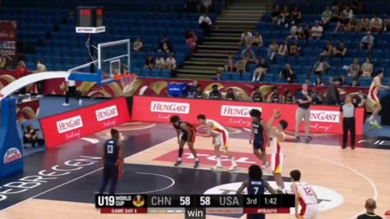 中国男篮再献暴扣!王浩然造犯规两罚全中反超U19美国男篮