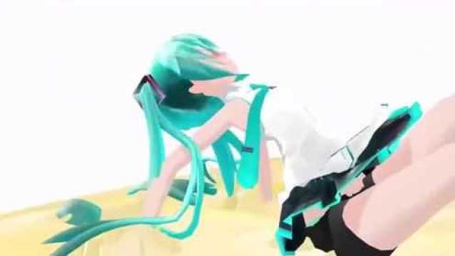 初音未来不小心踢翻胶水,结果被粘在地上!真是太惨了