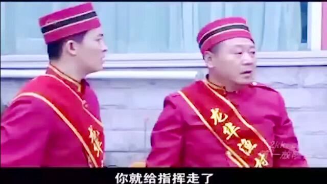 范伟做什么工作都很有激情,在饭店做迎宾,也是笑容满满,有模有样