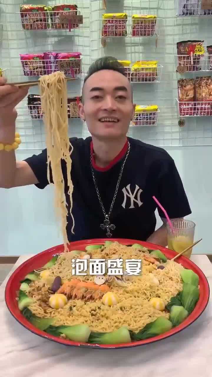 今天大胃王阿浩挑战泡面小食堂我觉得这饭量比泡泡龙厉害多了