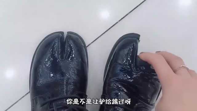 搞笑视频:这设计师脑子被驴踢过吧