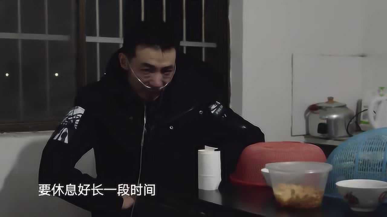 人间世2患了肺尘病的戴向群从二楼走到一楼的距离已经不能呼吸