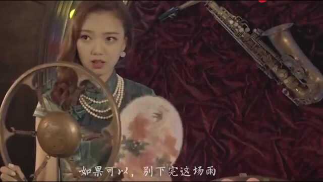 41岁的后弦沦落街头商演,与观众互动无人回应,场面略显尴尬