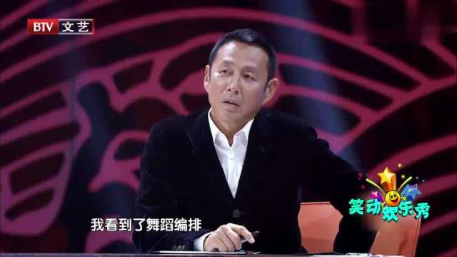 王亚彬即兴演绎“一见钟情”,回眸一笑百媚生,明眸皓齿引人陶醉