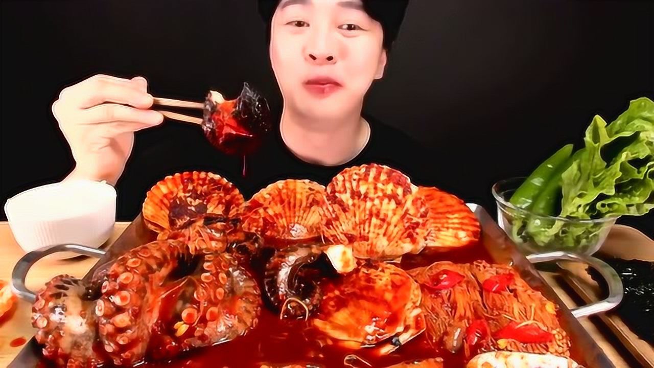 韩国吃播火辣辣的海鲜焖锅大章鱼看着格外馋人
