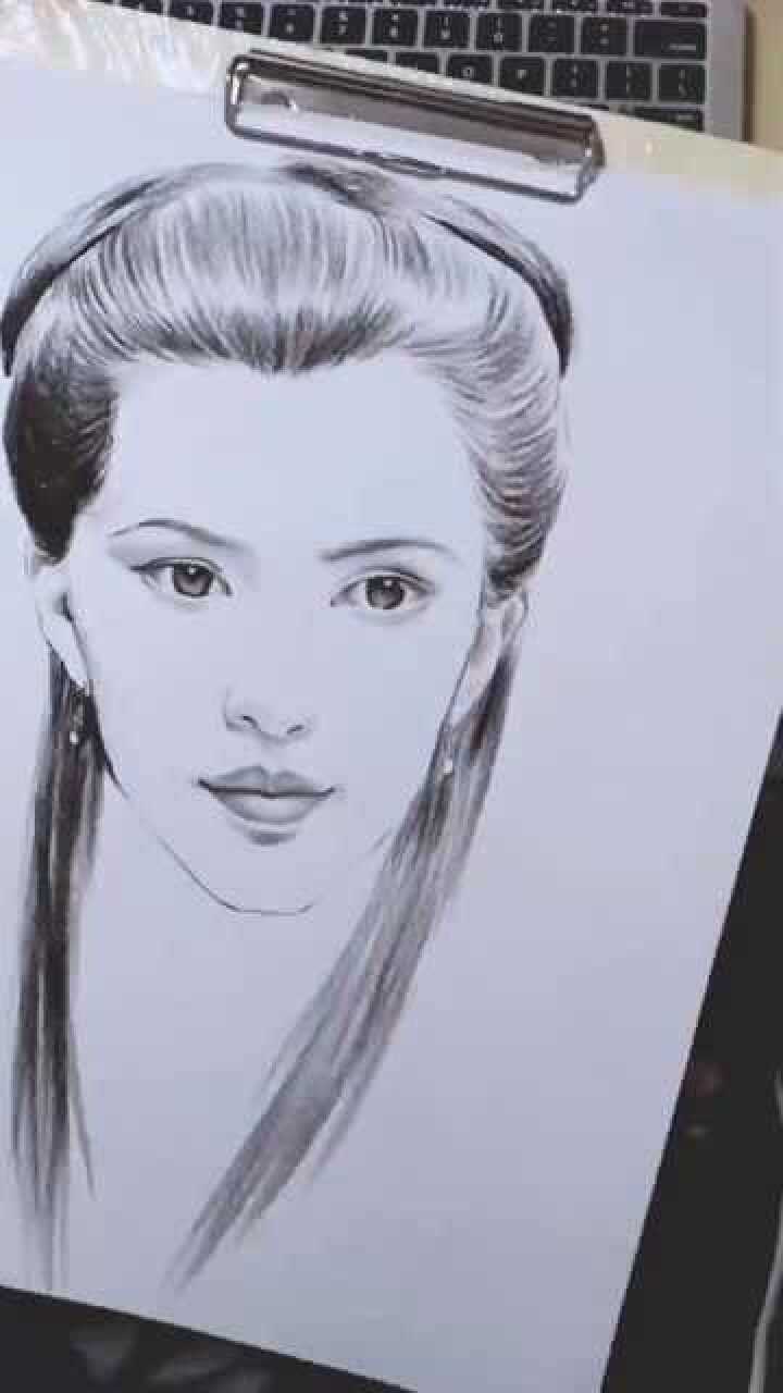 小龙女李若彤素描画画的太好看了和真人几乎一模一样