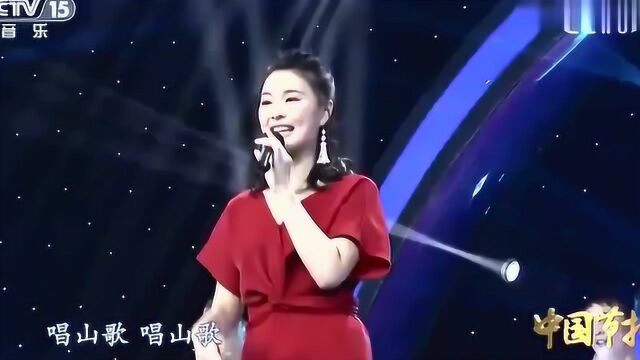 李思宇演唱《日子越好歌越多》,歌声甜美人更美,别有一番风味