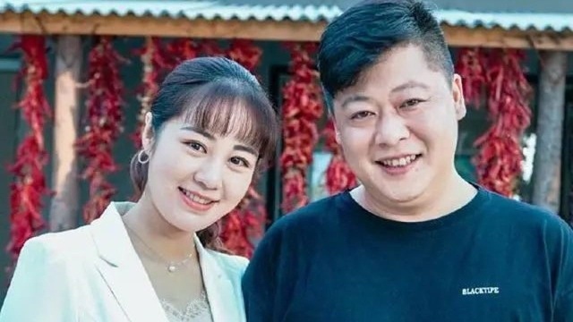 贺树峰当爸爸,杨晨竟比他小12岁,直播依旧少女范