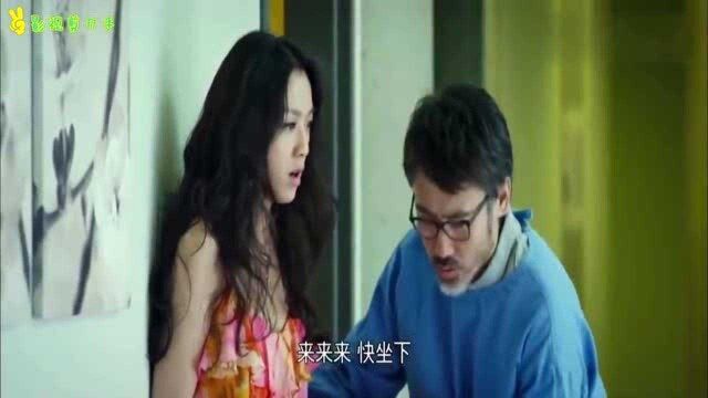 美女太拼了,挺着大肚子去拦车,胆子太大了!