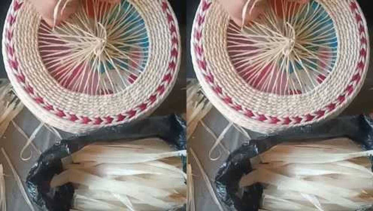 还以为是机器编织的!没想到是工人用玉米皮编的!技术太好了