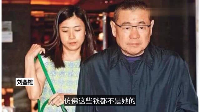 700亿阔太甘比带女儿逛平价店,情敌吕丽君亏光20亿,名包不离手