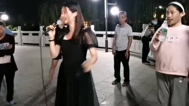 小姐姐翻唱粤语《帝女花》,嗓音中还有点广东口音,听完别有一番滋味