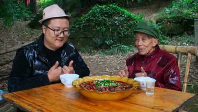 鸭郡肝这样吃才爽,秘制“水煮郡花”香辣过瘾,阿公直夸手艺高