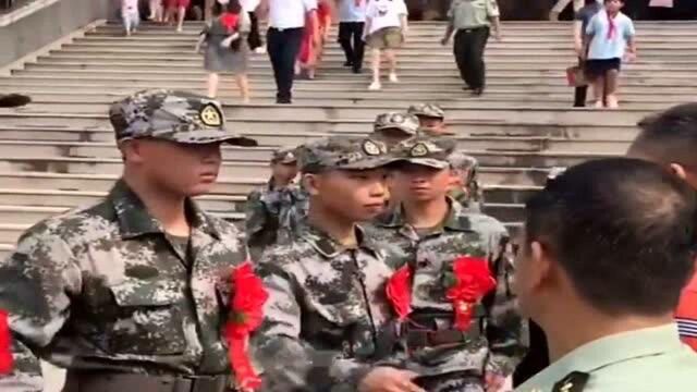 兵哥哥在部队生活3年,是人生最有意义的3年,保家卫国有担当