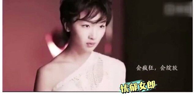 周冬雨忧郁女郎造型,翟潇闻有长高一二厘米,千玺弟弟上演歪头杀