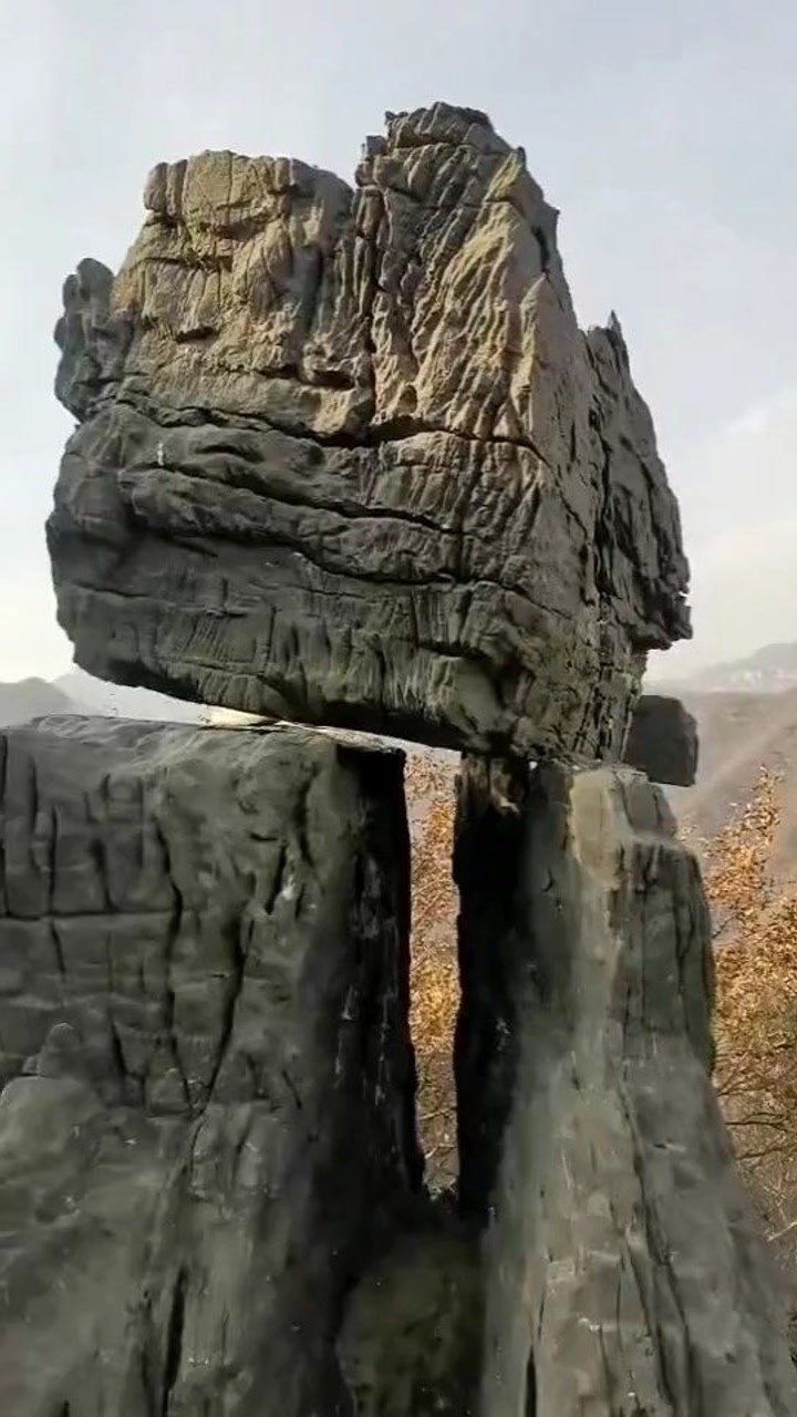 济源市天下第一奇石风动石