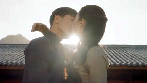 南烟斋笔录：刘亦菲与井柏然的动情亲吻，这幕连看20次，真的太欲了