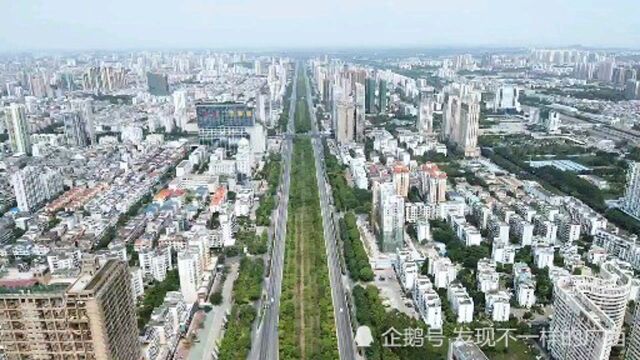 不愧为北海市最牛的道路,就差两栋超250米高的地标建筑了