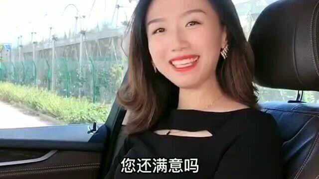 小伙来买车,美女卖车煞费苦心,没想到小伙果断刷卡,这也太好骗了吧